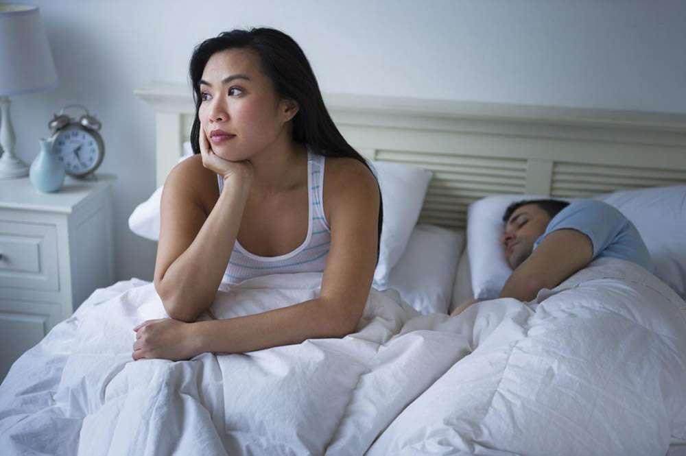 Do experts elaborate on whether men truly have better sleep than women?